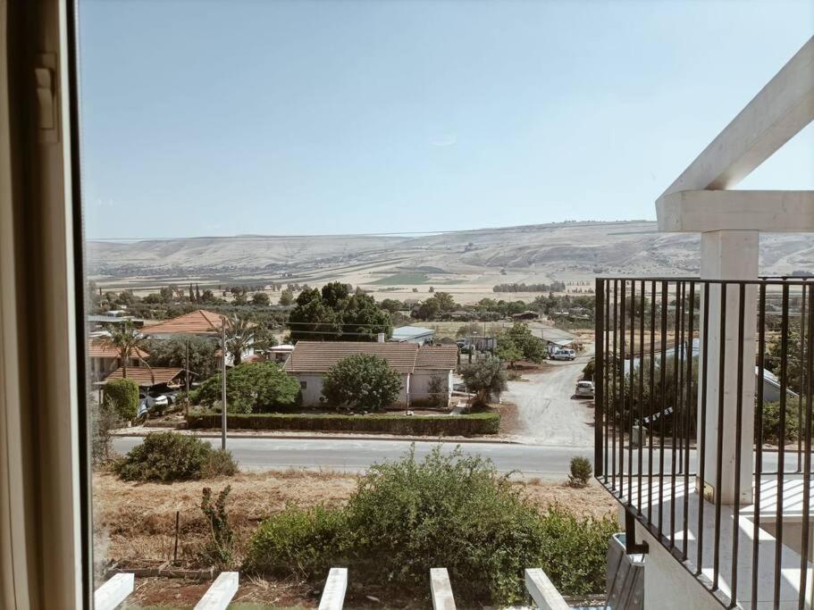 בגג העמק On The Roof Of The Valley